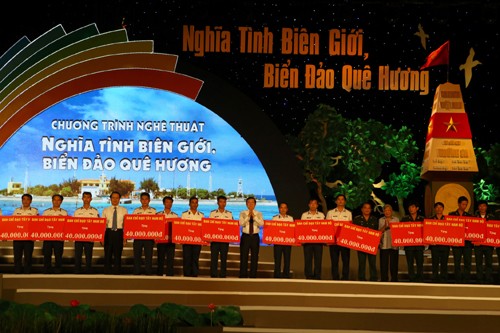 Chương trình Nghĩa tình biên giới, biển đảo quê hương khẳng định quyết tâm bảo vệ lãnh thổ lãnh hải - ảnh 1